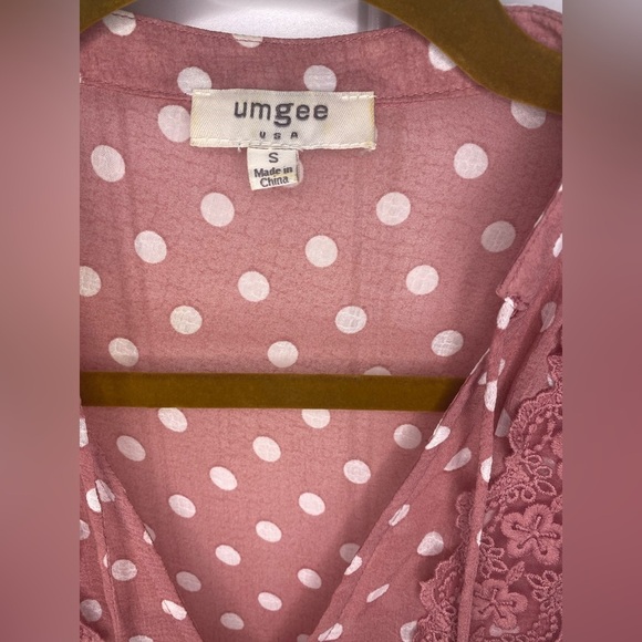 Umgee Mauve sheer polka dot peplum blouse with bell sleeve and lace deta… - Picture 4 of 7